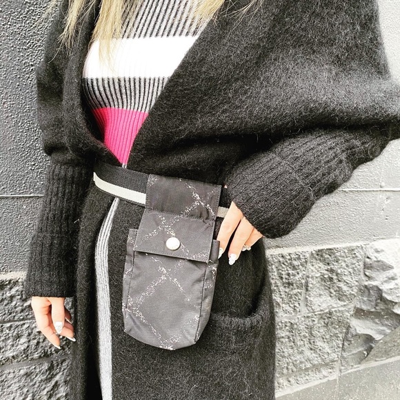 CHANEL voyage series Waist bag - Picture 5 of 13